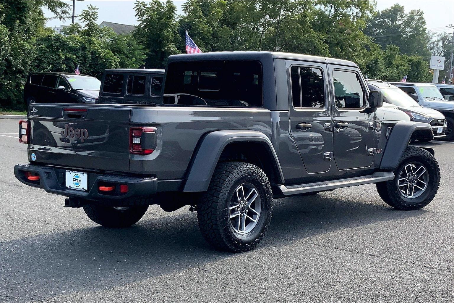 Certified 2025 Jeep Gladiator Mojave w/ Safety Group AWD/4WD image 12