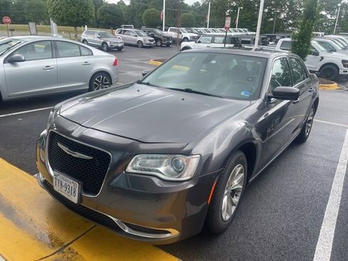 Used 2015 Chrysler 300 Limited RWD image 1