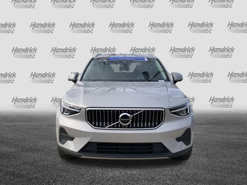 Used 2025 Volvo XC40 B5 Core image 3