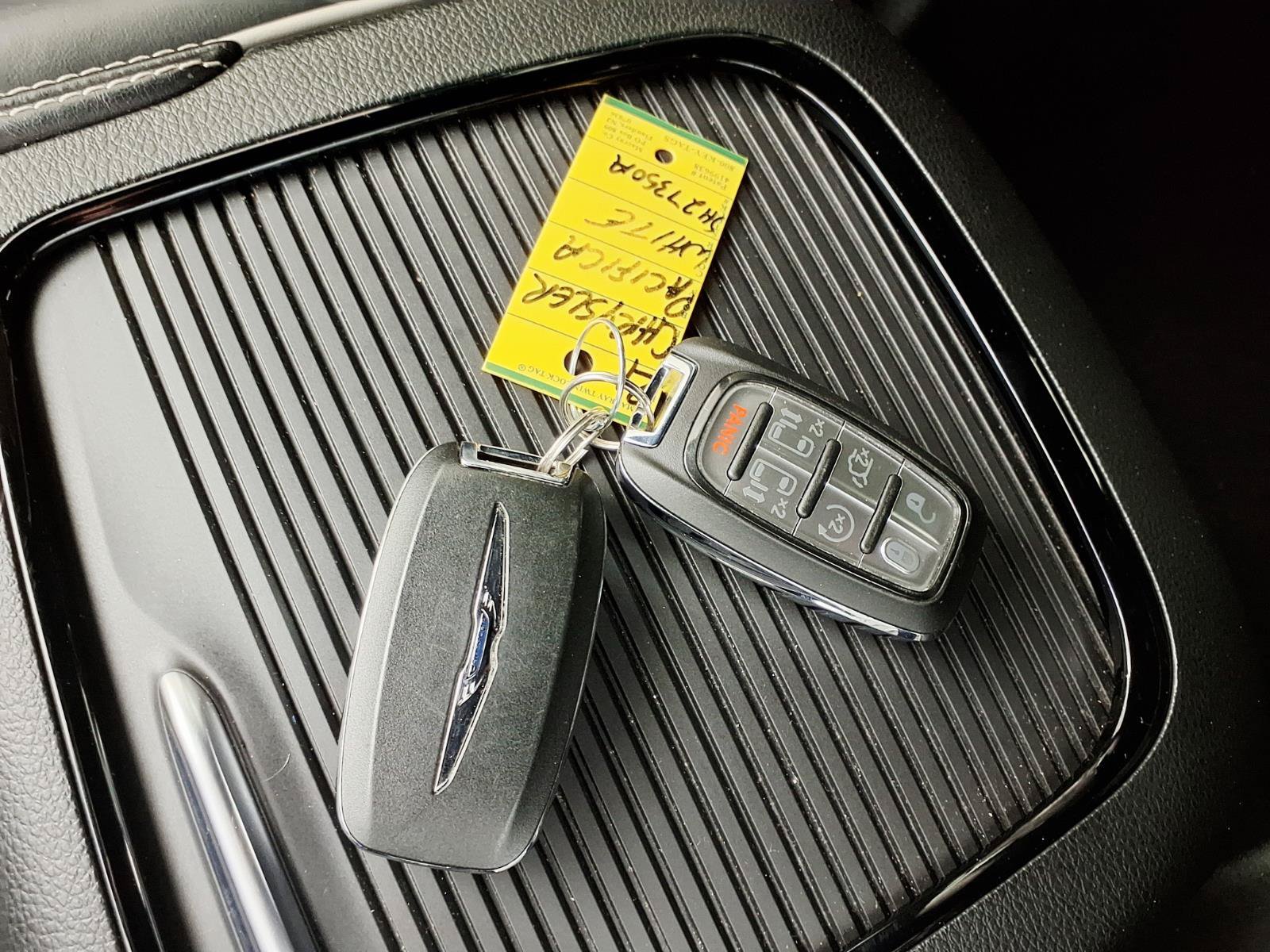 Used 2021 Chrysler Pacifica Limited w/ Premium & Safety Sphere Group FWD image 23