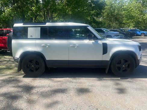Used 2022 Land Rover Defender 110 S AWD/4WD image 9
