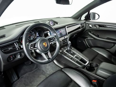 Used 2020 Porsche Macan Base image 4