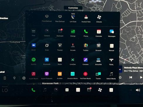 Used 2022 Tesla Model X Plaid image 21