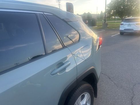 Used 2021 Toyota RAV4 XLE w/ Convenience Package AWD/4WD image 9