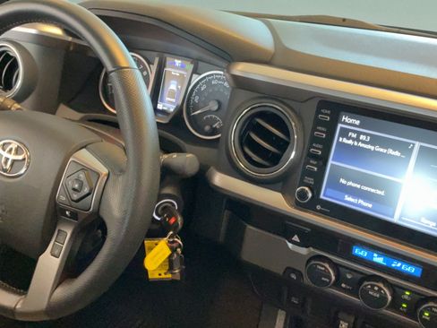 Used 2022 Toyota Tacoma SR5 RWD image 33