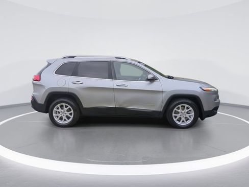 Used 2014 Jeep Cherokee Latitude FWD image 9