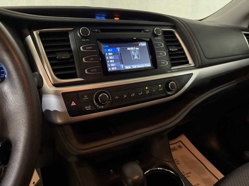 Used 2018 Toyota Highlander LE image 35