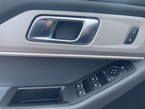 Used 2025 Ford Explorer Active image 11