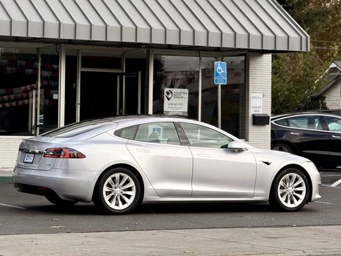 Used 2017 Tesla Model S 90D image 8