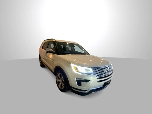 Used 2018 Ford Explorer Platinum image 2