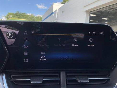 Used 2025 Chevrolet Trax LT FWD image 16