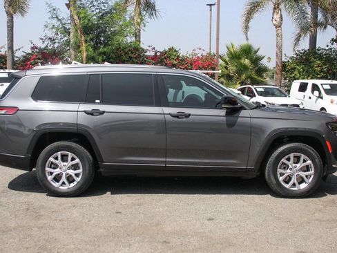 Used 2021 Jeep Grand Cherokee L Limited AWD/4WD image 12