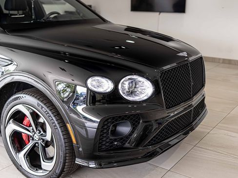 Used 2022 Bentley Bentayga image 3