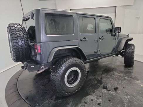 Used 2016 Jeep Wrangler Unlimited Rubicon w/ Connectivity Group image 9