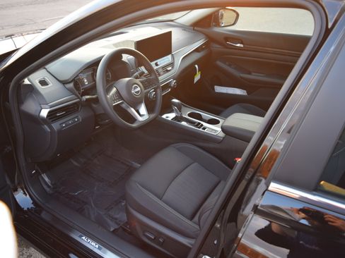 Used 2025 Nissan Altima 2.5 SV w/ SV Special Edition Package image 12