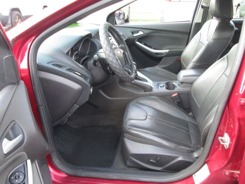 Used 2014 Ford Focus SE w/ Equipment Group 201A FWD image 7