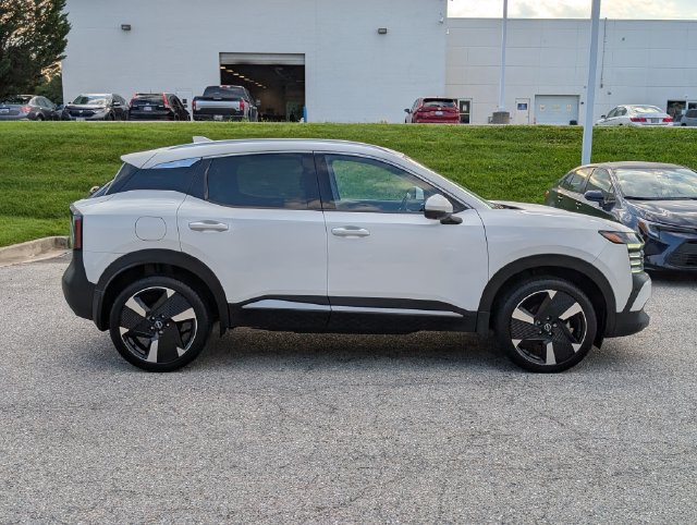 Used 2025 Nissan Kicks SR w/ SR Premium Package AWD/4WD image 2