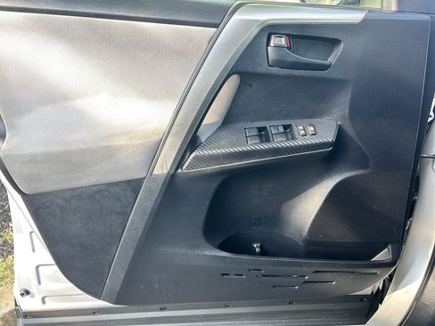 Used 2015 Toyota RAV4 LE FWD image 22