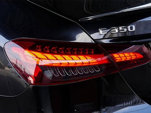 Used 2021 Mercedes-Benz E 350 Sedan w/ Premium Package image 17