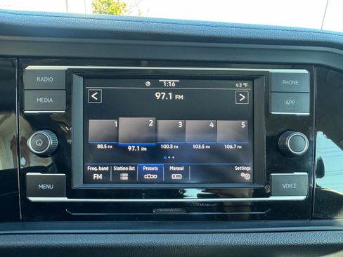 Used 2021 Volkswagen Jetta SE w/ SE Cold Weather Package image 18