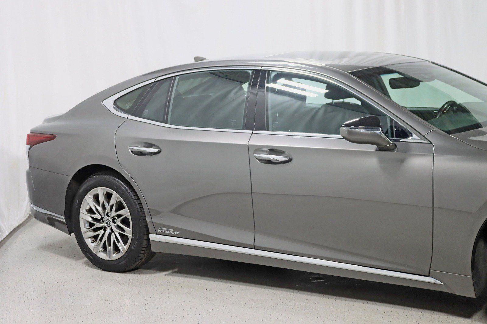 Used 2018 Lexus LS 500h AWD w/ Accessory Package (Z2) image 3