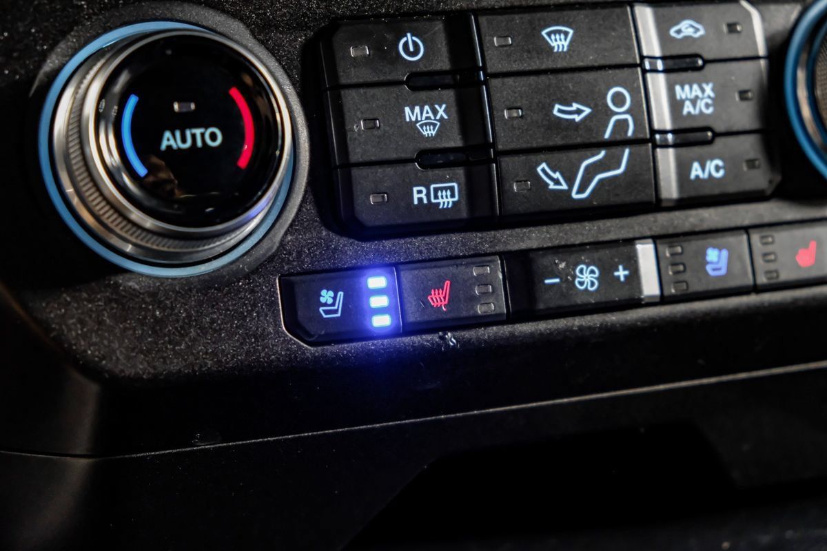 Used 2020 Ford F350 Platinum w/ FX4 Off-Road Package AWD/4WD image 26