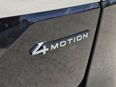 Used 2024 Volkswagen Atlas SE AWD/4WD image 9