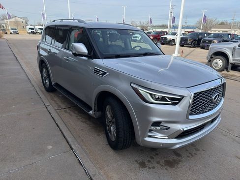 Used 2018 INFINITI QX80 4WD w/ Driver Assistance Package image 3
