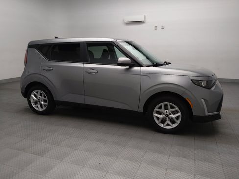 Used 2025 Kia Soul LX image 11