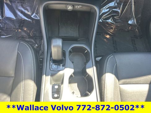 Used 2025 Volvo XC40 B5 Core image 25