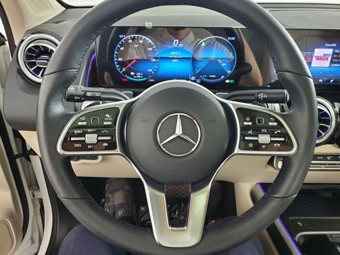 Used 2023 Mercedes-Benz EQB 300 4MATIC image 18