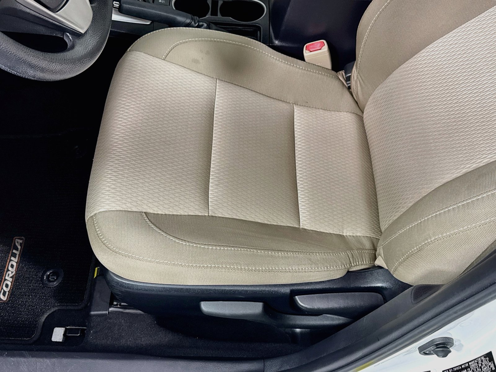 Used 2014 Toyota Corolla LE FWD image 15