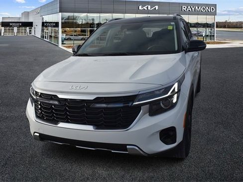 Certified 2025 Kia Seltos S image 7