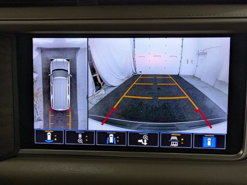 Used 2021 GMC Yukon Denali w/ Denali Premium Package image 13