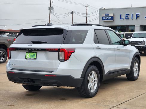 New 2026 Ford Explorer Active RWD image 3