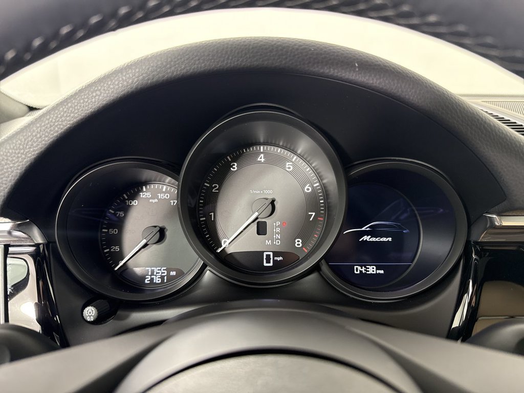 Certified 2025 Porsche Macan AWD/4WD image 36