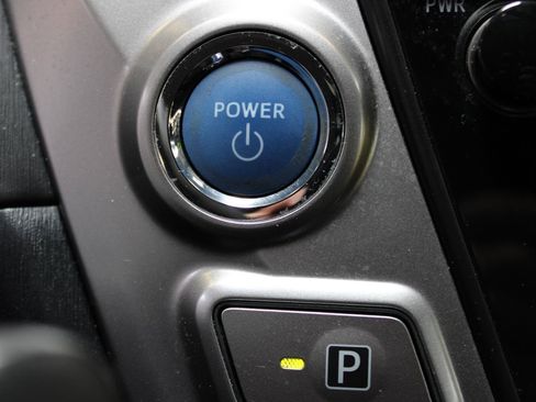 Used 2017 Toyota Prius V Three FWD image 27