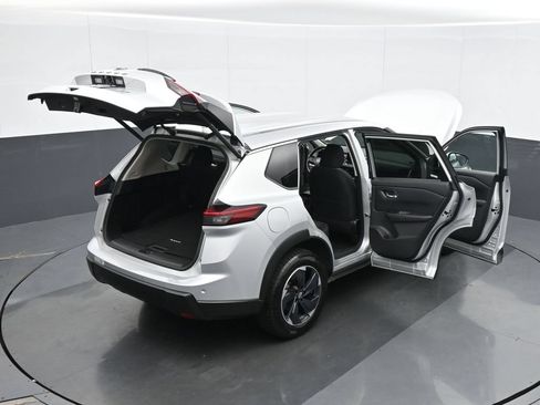 Used 2025 Nissan Rogue SV AWD/4WD image 39