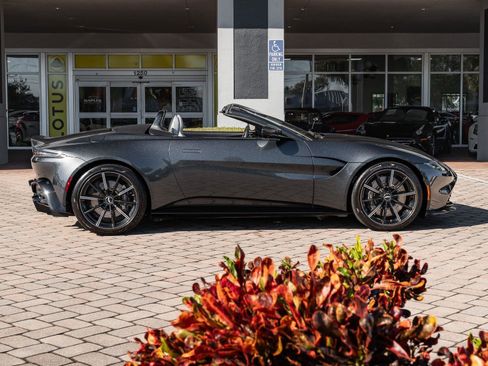 Used 2021 Aston Martin V8 Vantage Roadster image 33