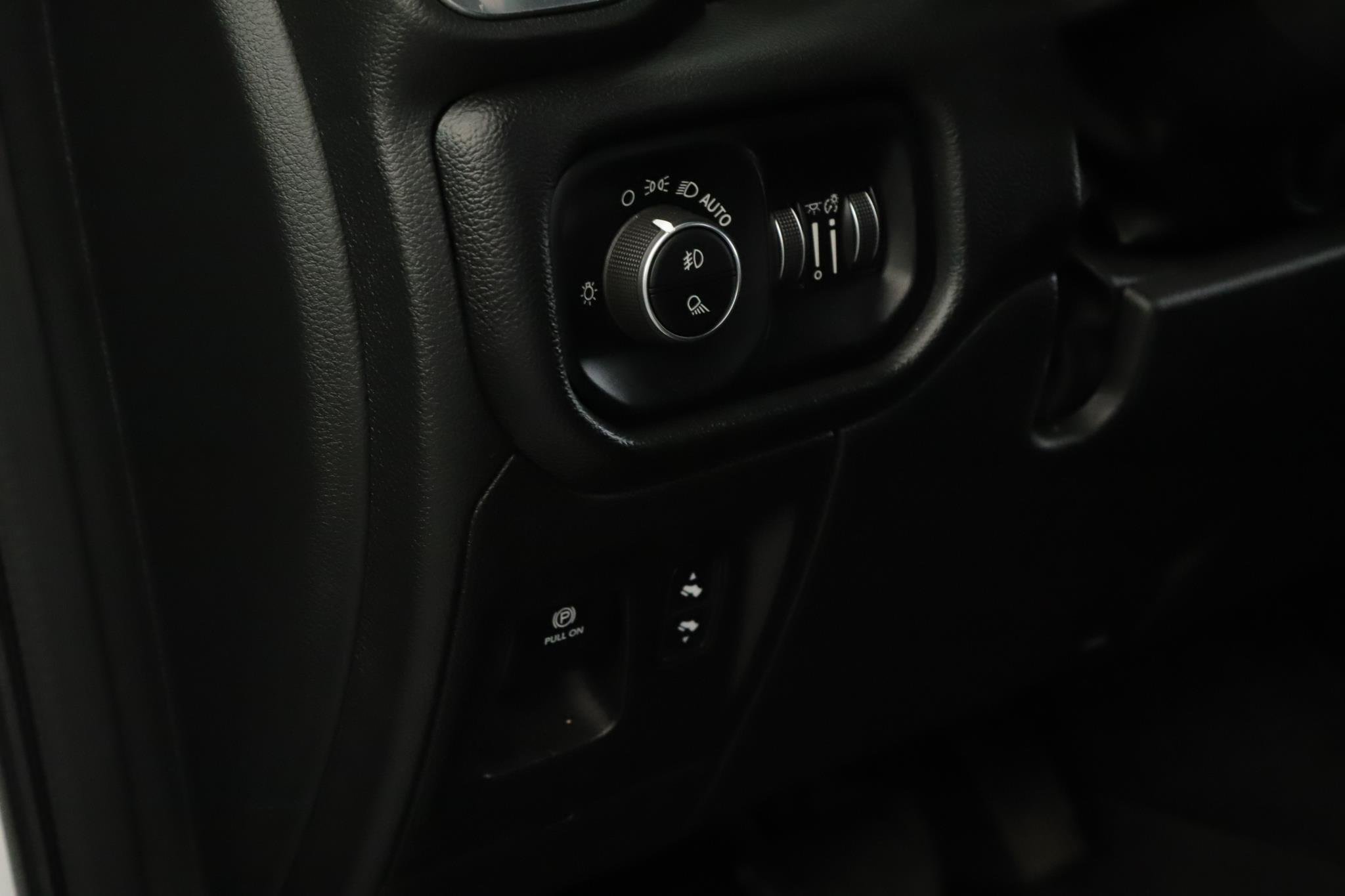 Used 2022 RAM 1500 Laramie AWD/4WD image 8