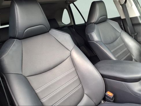 Used 2019 Toyota RAV4 Limited image 19