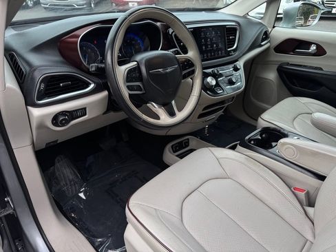 Used 2020 Chrysler Pacifica Limited FWD image 10