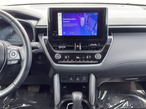 Used 2024 Toyota Corolla Cross XLE w/ Convenience Package image 28