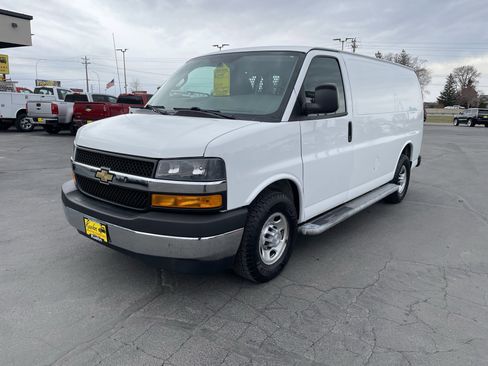 Used 2018 Chevrolet Express 2500 w/ Driver Convenience Package image 4