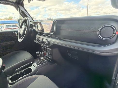 Used 2024 Jeep Wrangler Unlimited Rubicon w/ Convenience Group image 28