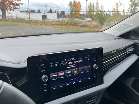 Used 2025 Volkswagen Jetta SE image 18