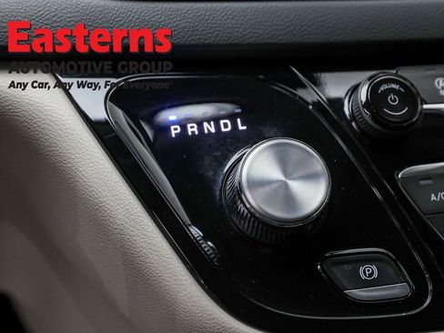 Used 2024 Chrysler Voyager LX image 13