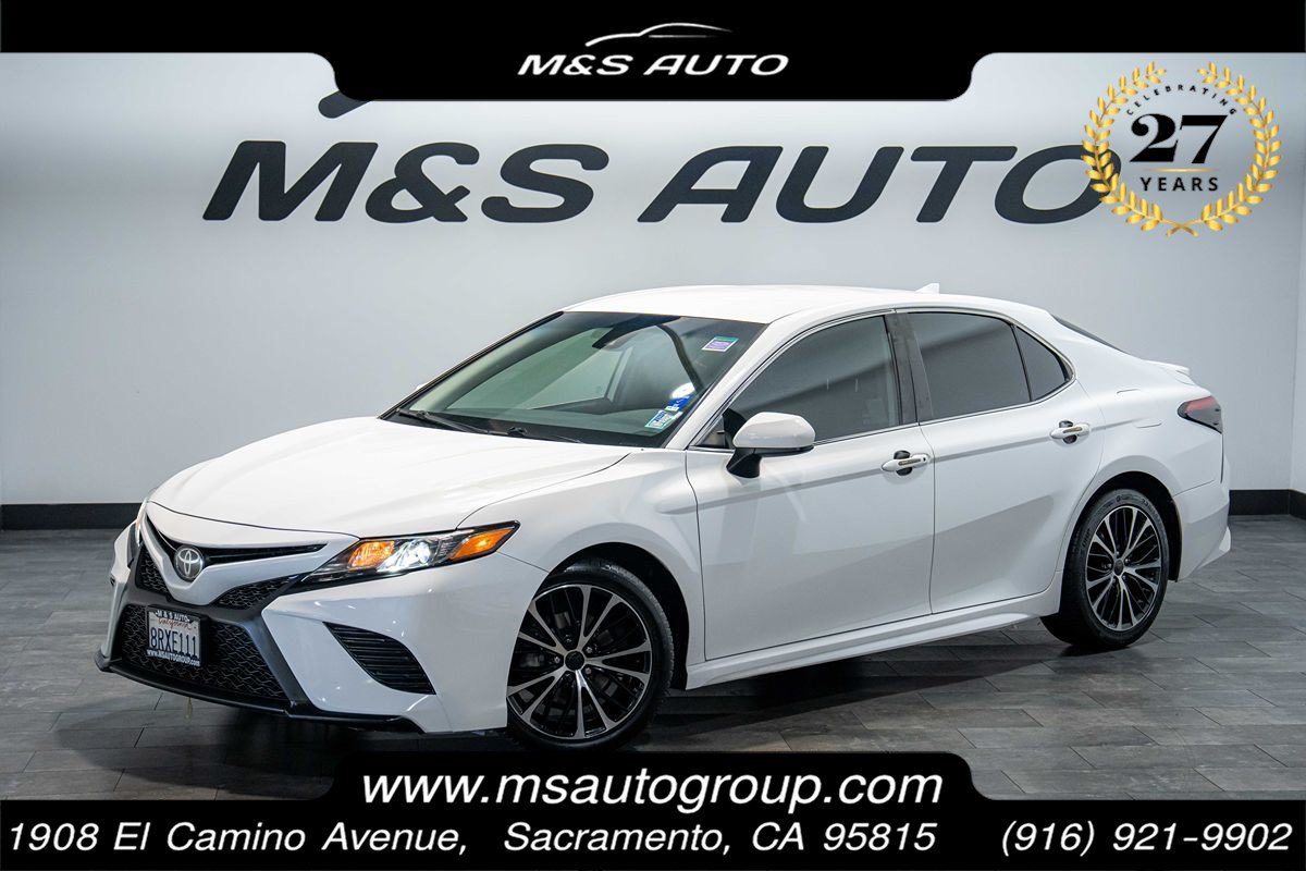 Used 2020 Toyota Camry SE FWD image 1