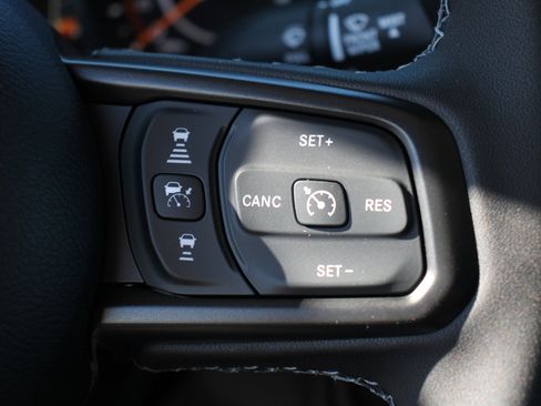 Used 2026 Jeep Gladiator Rubicon w/ Technology Group AWD/4WD image 10