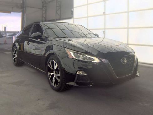Used 2019 Nissan Altima 2.5 SR FWD image 2